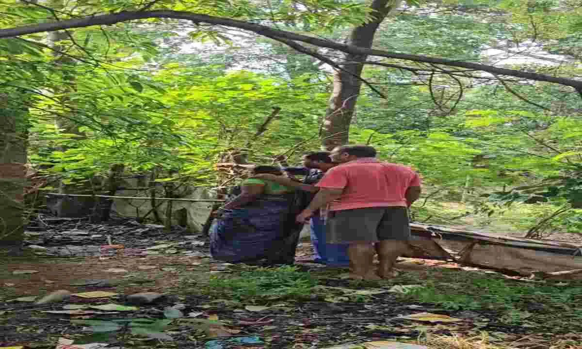 Suspense News: गुमो में घर के पीछे मिला अज्ञात शव, पुलिस कर रही छानबीन 