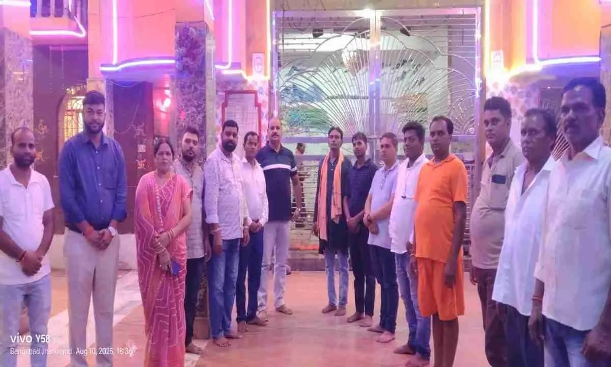 Giridih News: सावन माह समापन पर संग्राम गौशाला समिति ने किया भव्य भंडारा