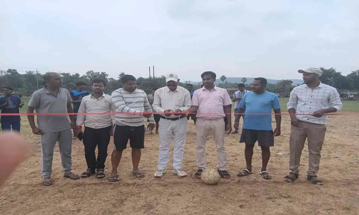 Hazaribagh News: रक्षाबंधन के अवसर पर फुटबॉल प्रतियोगिता का आयोजन, मरदुसोती  विजेता बना