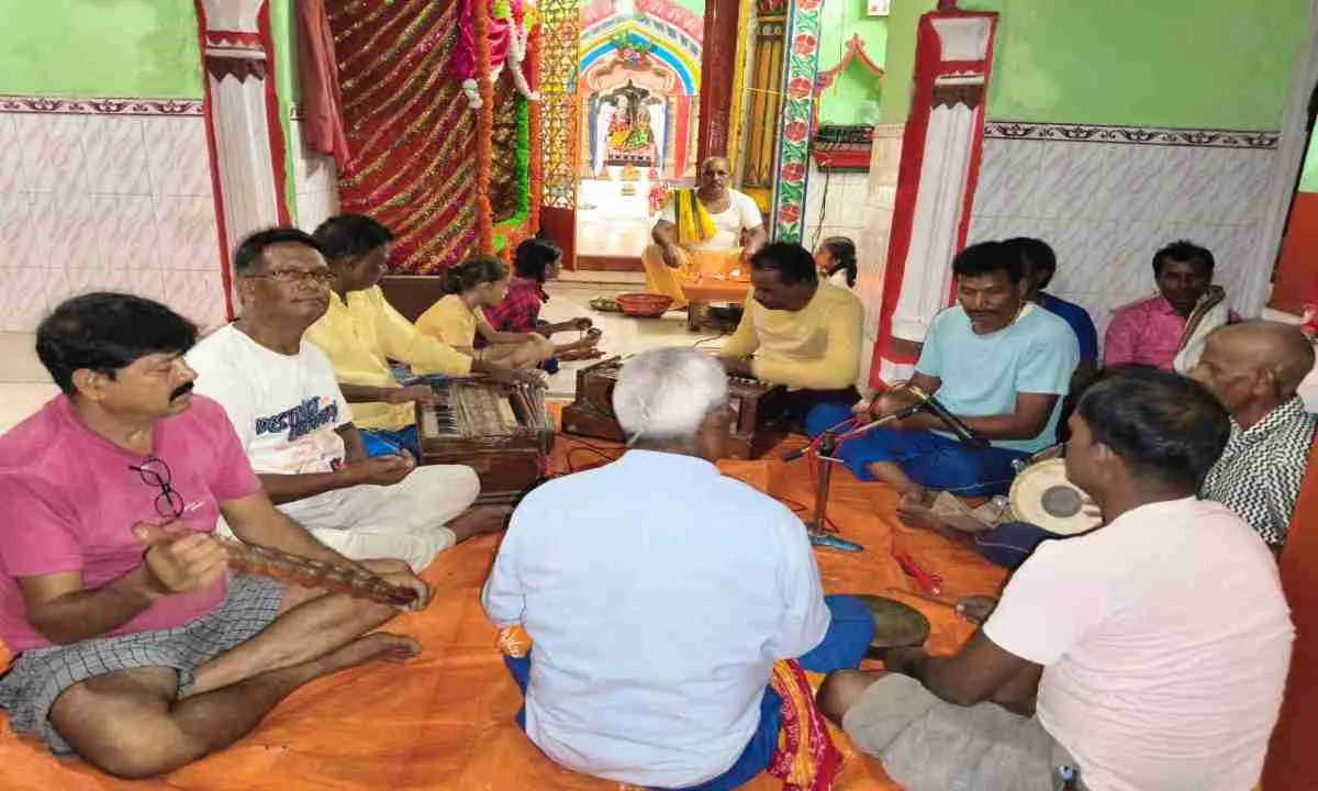 Hazaribagh News: राधेश्याम मंदिर में पांच दिवसीय झूलन महोत्सव संपन्न