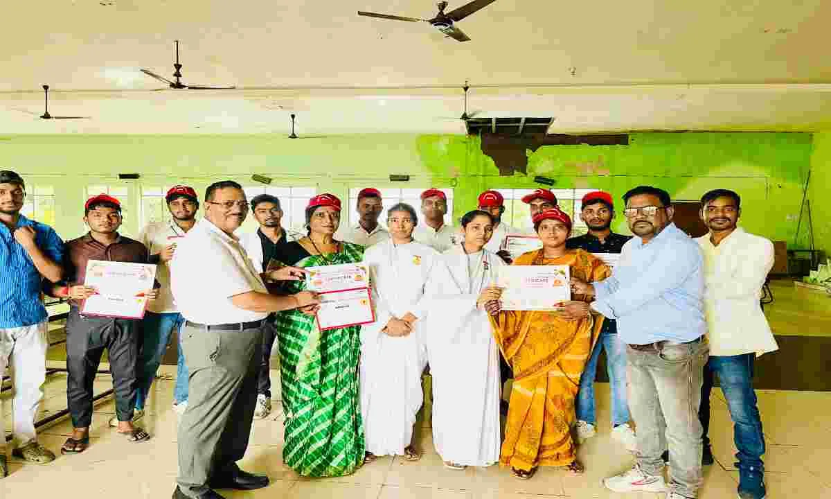 Hazaribagh News: ओम शांति ब्रह्माकुमारीज के समाज सेवा प्रभाग द्वारा मार्खम कॉलेज में लगाया गया रक्तदान शिविर