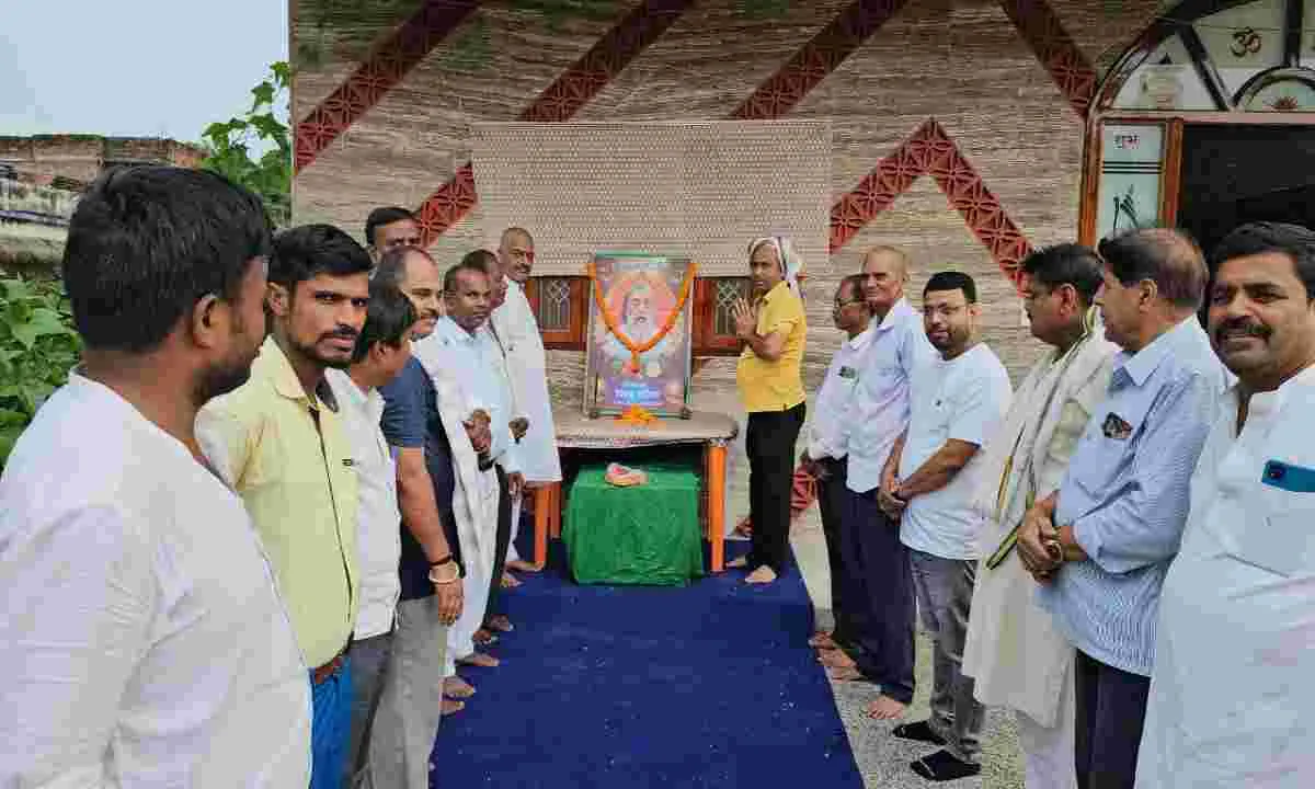 Koderma News: राजद ने मनाया शोक सभा,दिशोम गुरु शिबू सोरेन को दी श्रद्धांजलि