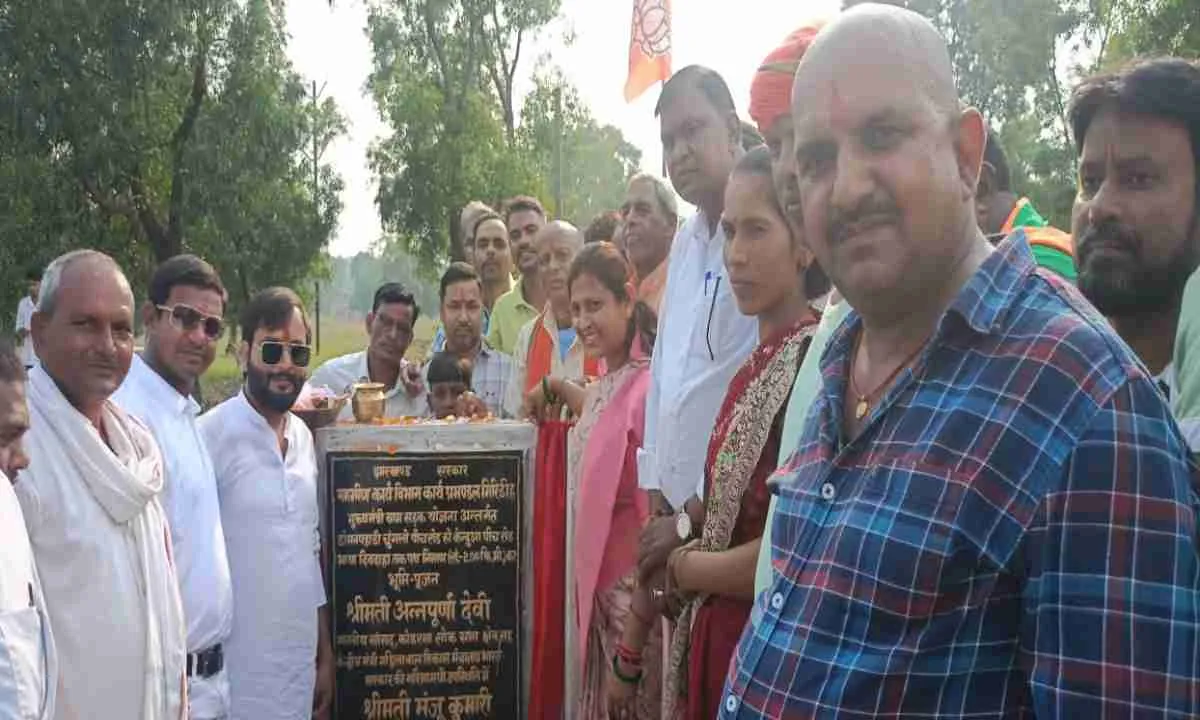 Giridih News: विधायक मंजू कुमारी ने केंदुआ दीपदहा सड़क काली करण का किया समारोहपूर्वक  शिलान्यास