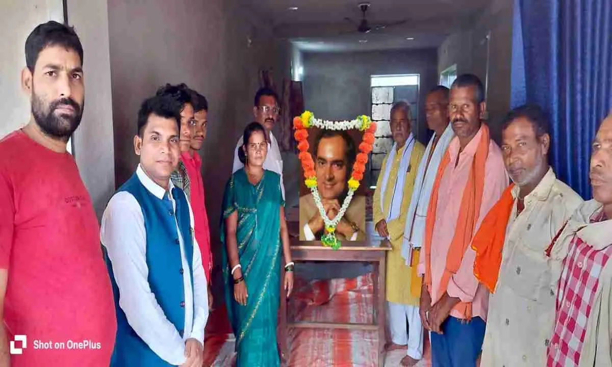 Giridih News: देवरी प्रखंड कांग्रेस कार्यालय में राजीव गांधी की जयंती मनाई गई