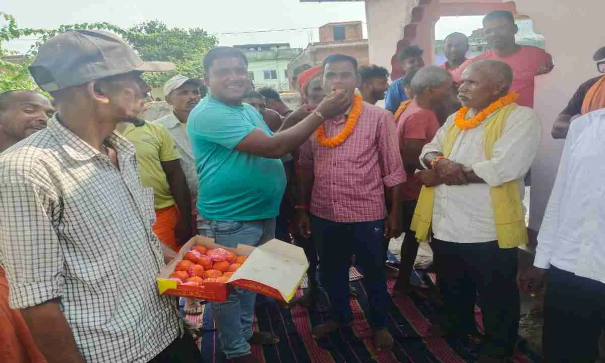 Hazaribagh News: महटिकरा में कमेटी का गठन, शिक्षा पर दिया गया जोर 