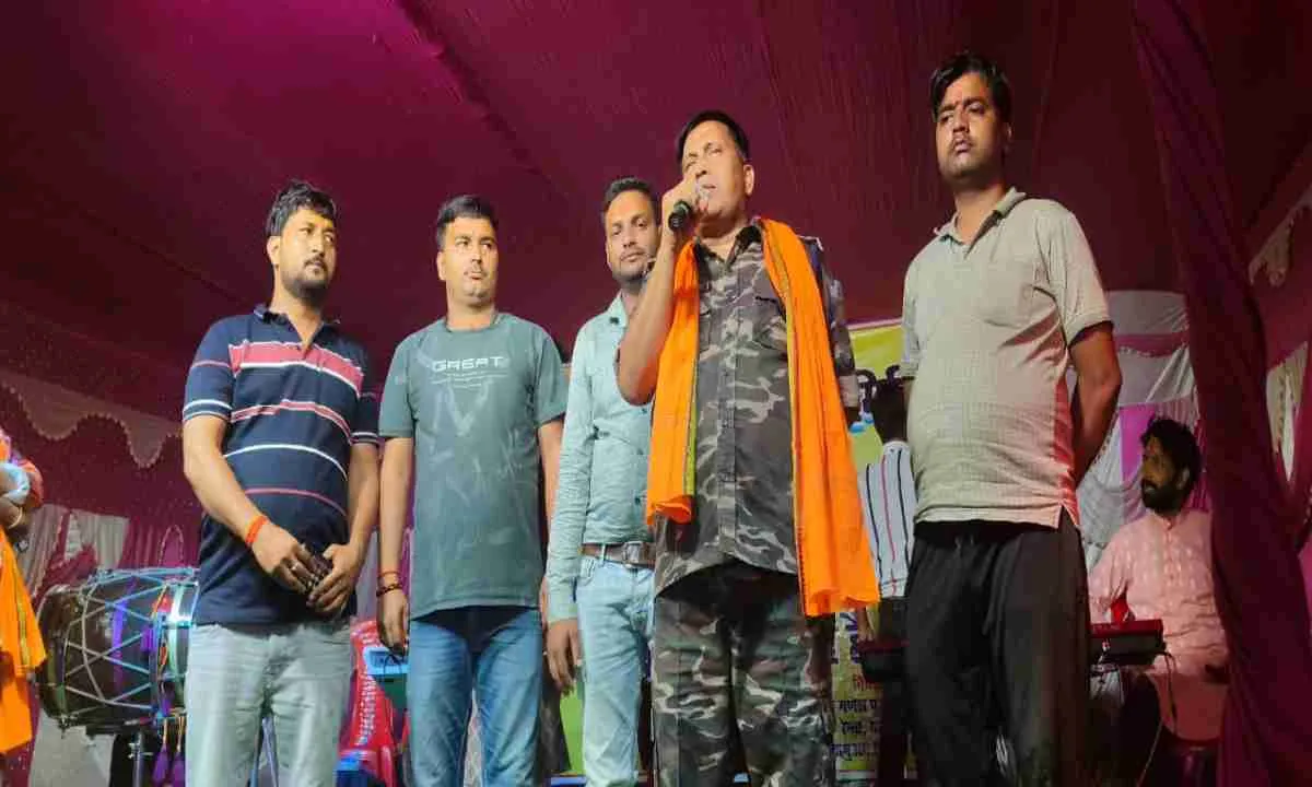 Giridih News: भक्ति जागरण में झूमे सैकड़ों लोग