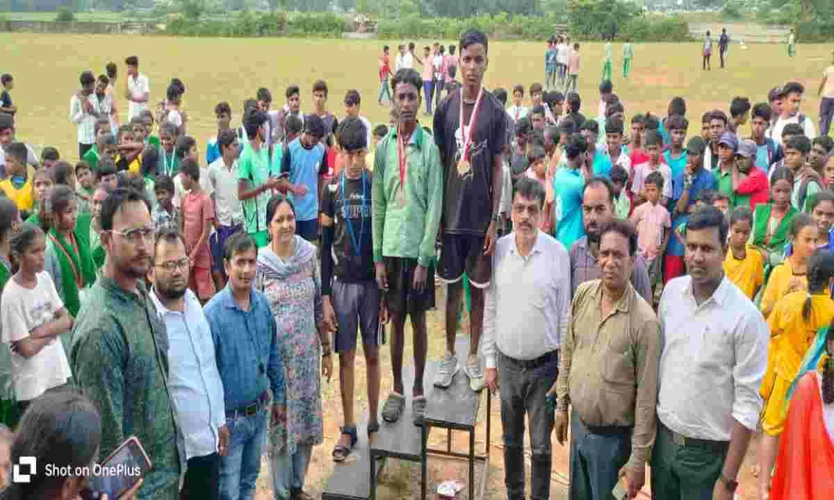 Giridih News: प्रखंड स्तरीय तीन दिवसीय खेल कूद प्रतियोगिता का शुभारंभ 