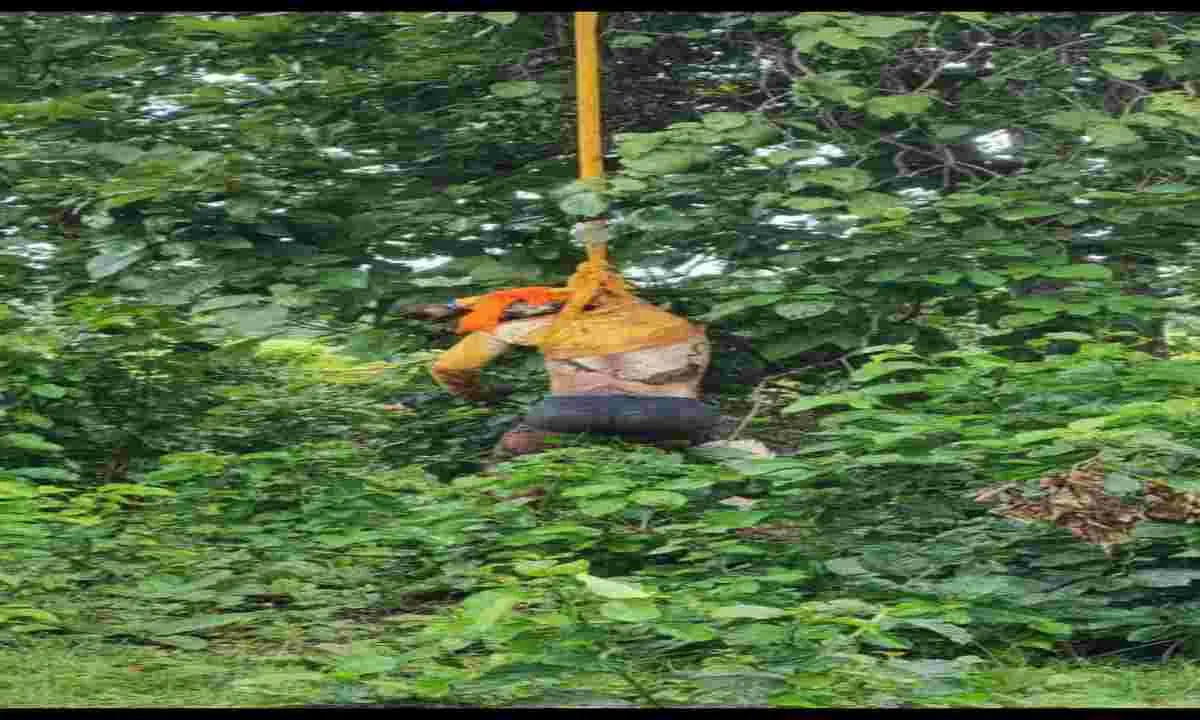 Hazaribagh News: गुलटन भुइयां का शव पेड़ से लटका मिला, चार दिन से था लापता