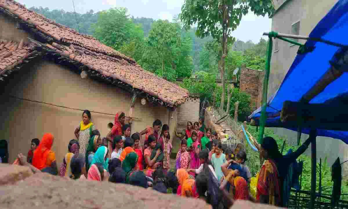 Koderma News: दो अलग घटनाओं में महिला और युवक ने फांसी लगाकर दी जान
