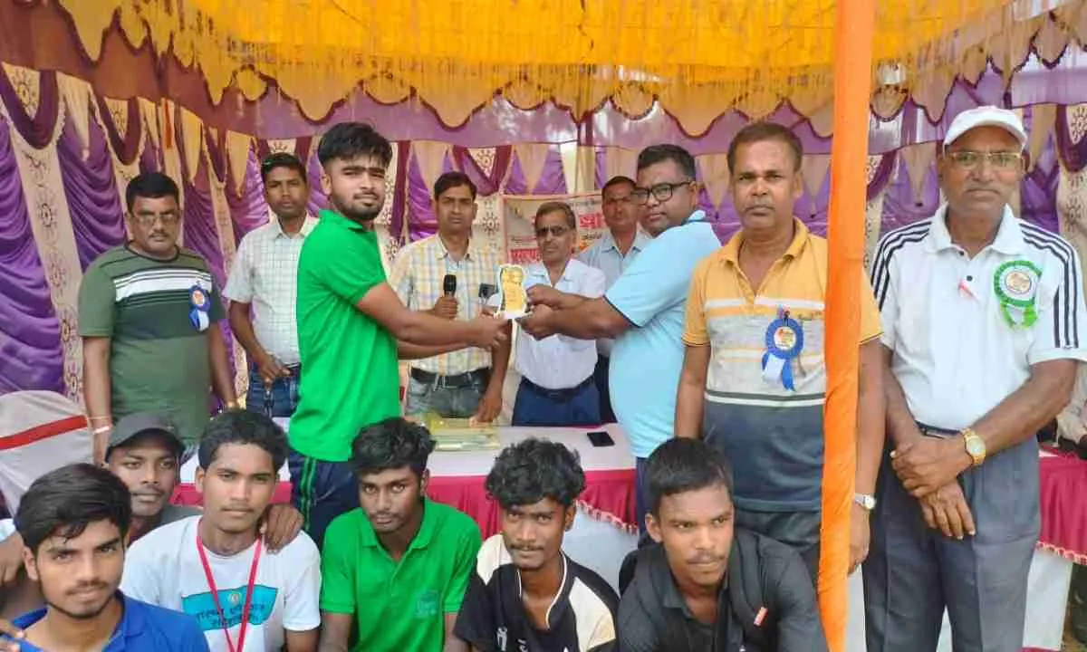 Hazaribagh News: तीन दिवसीय झारखंड खेलो प्रतियोगिता का समापन हुआ खिलाड़ियों को सम्मानित किया गया
