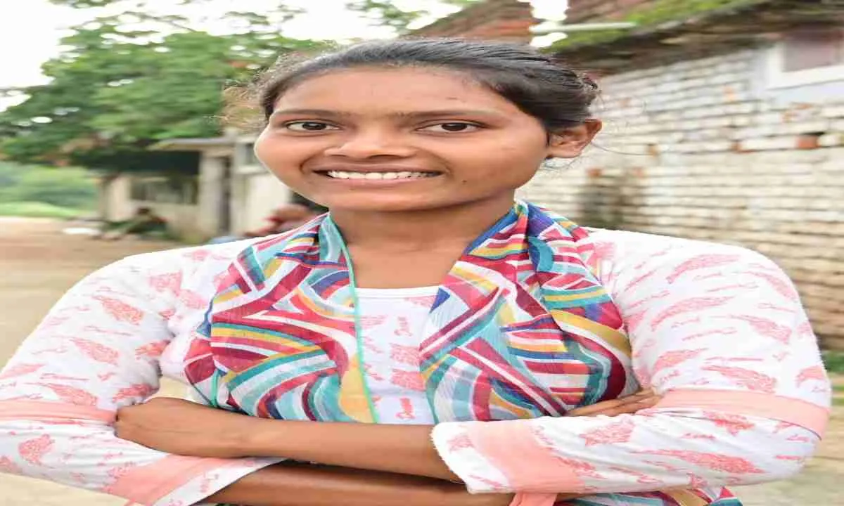 शिक्षा को सशक्त बनाना: रश्मि बिरहोर ने राष्ट्रपति से की मुलाकात, शिक्षा के महत्व पर चर्चा 