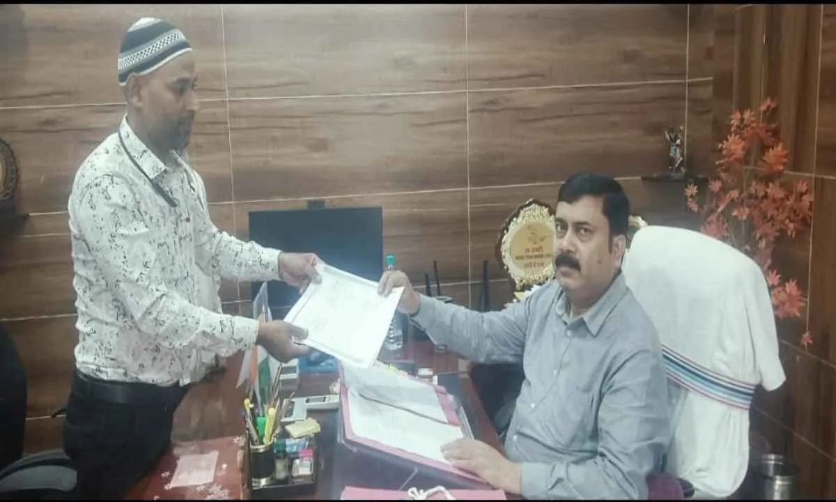 Hazaribag News: छवनिया के सदर ने हजारीबाग उपायुक्त व उप विकास आयुक्त से किया मुलाकात, रोड ढलाई को लेकर दिया आवेदन