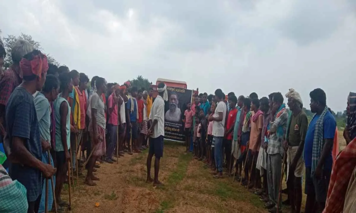 Giridih News: बदवारा में दिसोम गुरु शिबू सोरेन को श्रद्धांजलि, सैकड़ों लोगों ने दी अंतिम विदाई