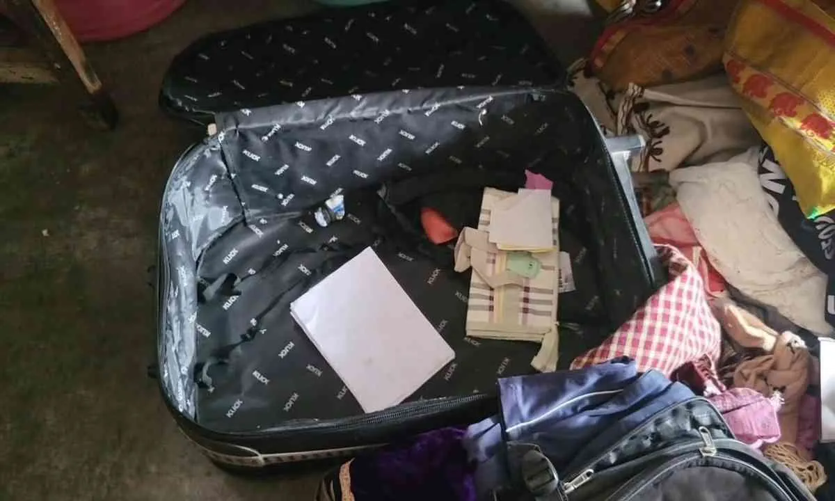 Hazaribagh News: सब इंस्पेक्टर के घर में लाखों की चोरी, पुलिस जांच में जुटी