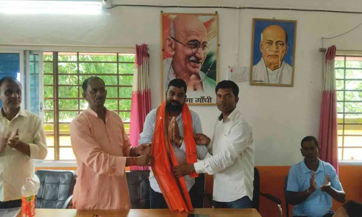 Giridih News: बेंगाबाद प्रखंड के सांसद प्रतिनिधि का भाजपाइयों ने किया स्वागत