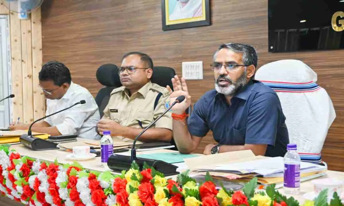 Giridih News: मादक पदार्थों की तस्करी एवं खेती की रोकथाम हेतु समाहरणालय सभागार में जिला स्तरीय (NCORD) समिति की बैठक संपन्न