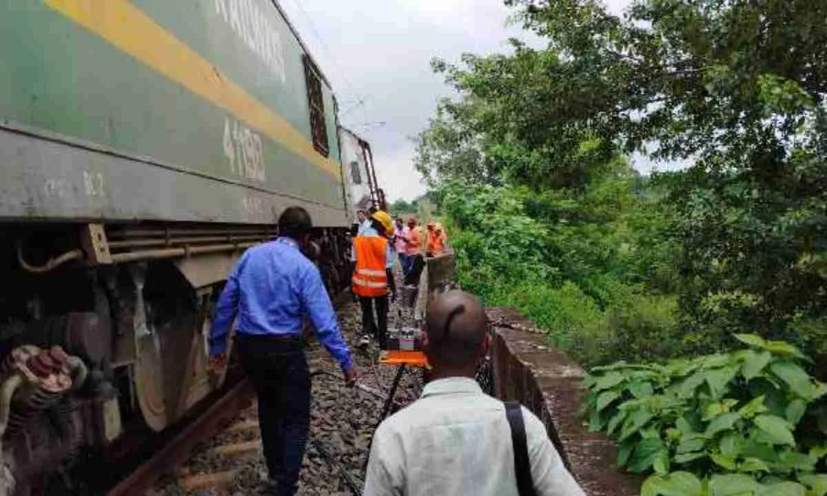 गिरिडीह में चलती मालगाड़ी का खुला चक्का, टला बड़ा हादसा 