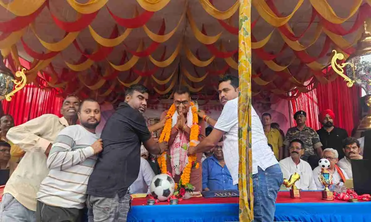 Hazaribagh News: नमो फुटबॉल टूर्नामेंट का दिग़वार फुटबॉल मैदान में हुआ फाइनल, सांडी की टीम बनी विजेता