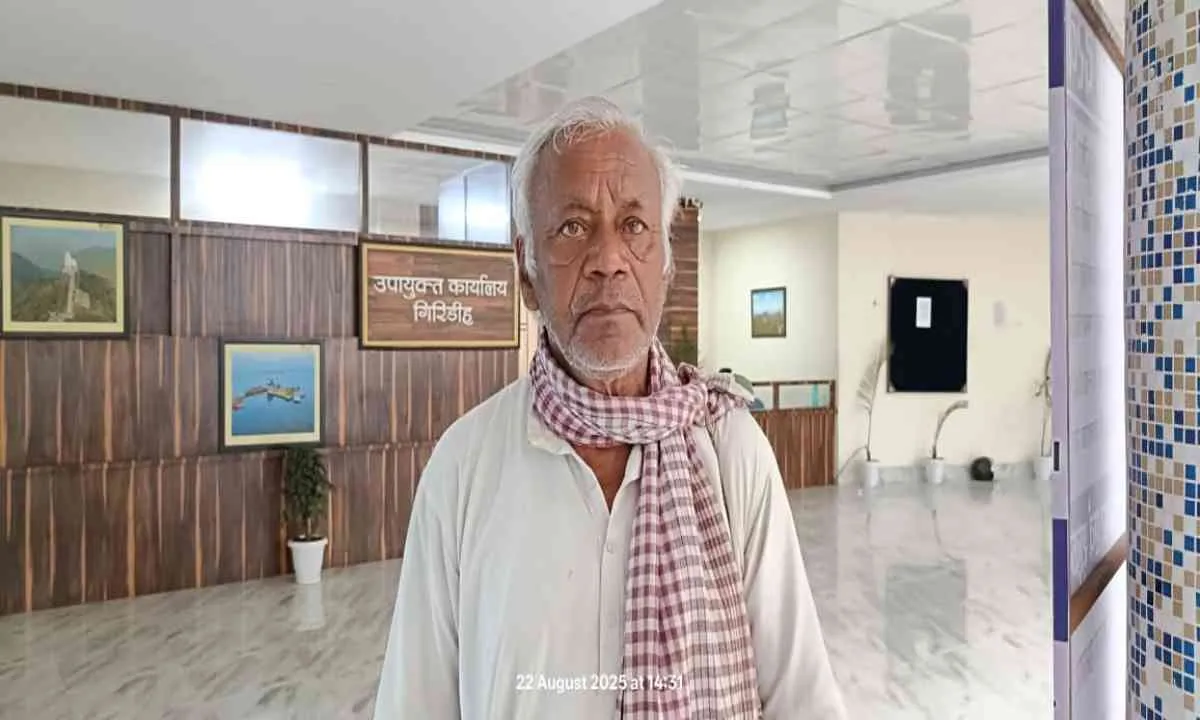 Giridih News: कोर्ट से जमीन की डिग्री होने के बाद भी विपक्ष द्वारा किया जा रहा है निर्माण कार्य, विभागीय कार्यालय के चक्कर लगा रहा है पीड़ित 