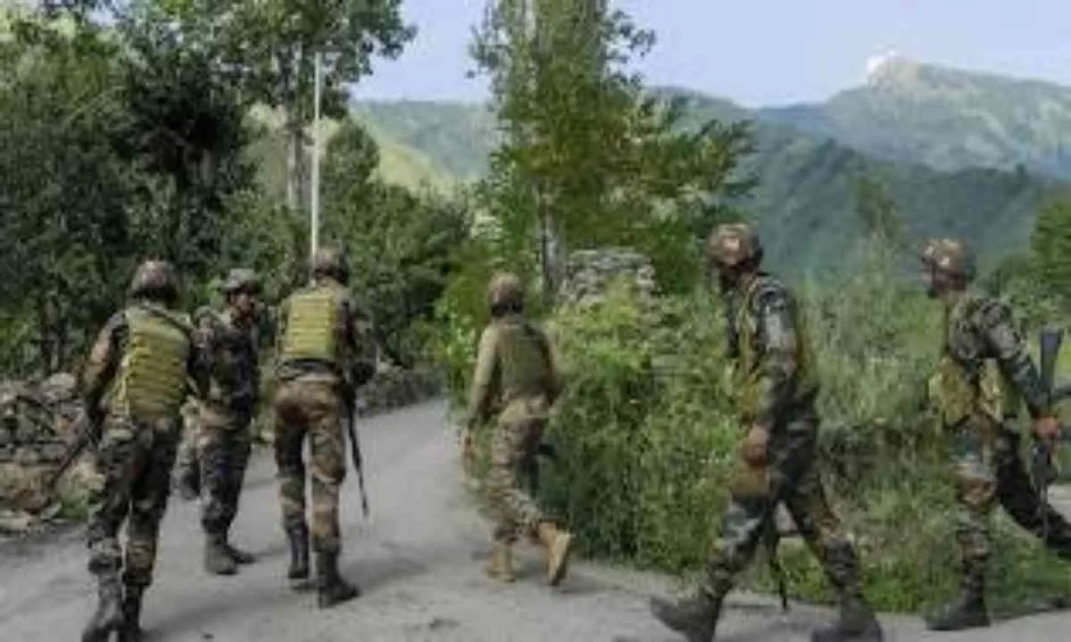 कुलगाम मुठभेड़ में दो आतंकी ढेर, ऑपरेशन अब भी जारी