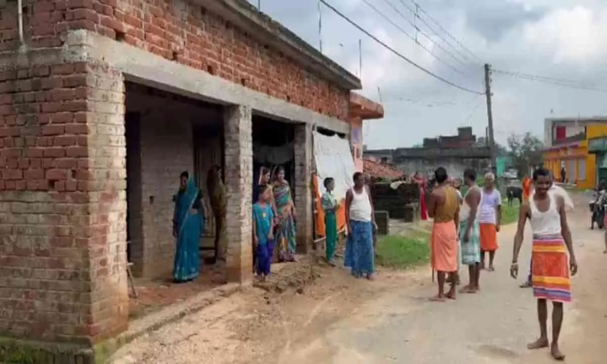 Giridih News: शिबू सोरेन के आंदोलन की जन्मस्थली में पसरा सन्नाटा, चूल्हा भी नहीं जला आज