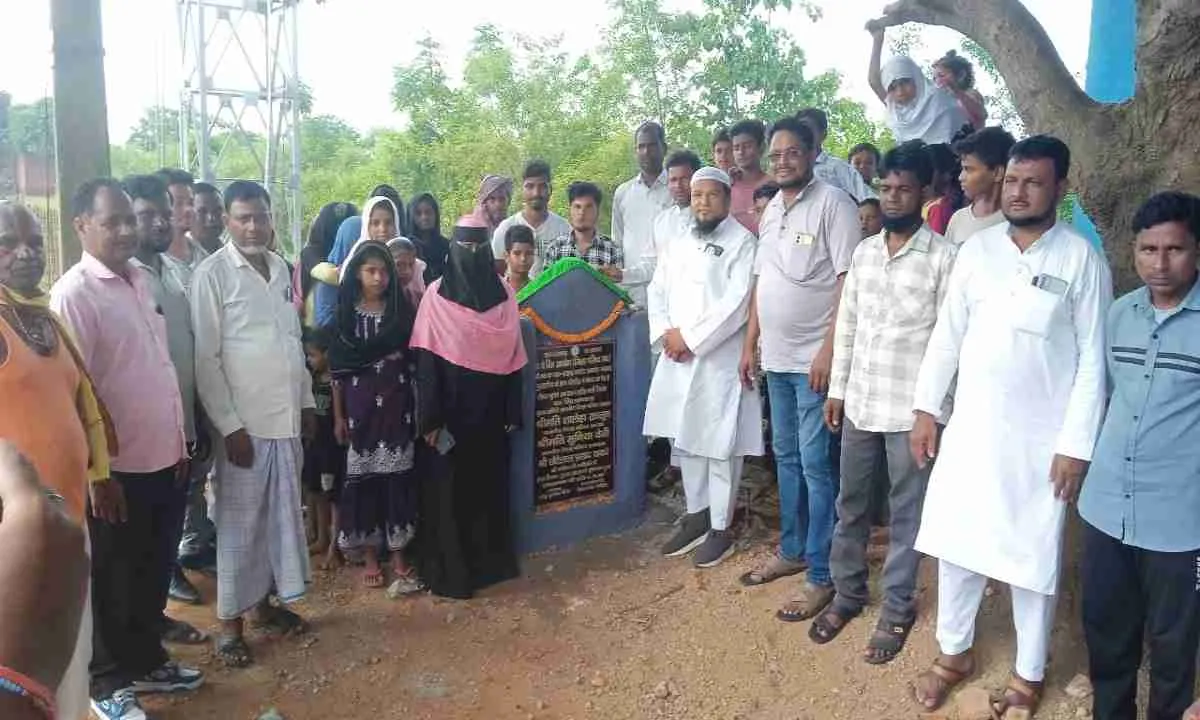 Giridih News: जिला परिषद मद से करीब साढ़े सात लाख रुपए की लागत से किया गया दो योजनाओं का शिलान्यास 