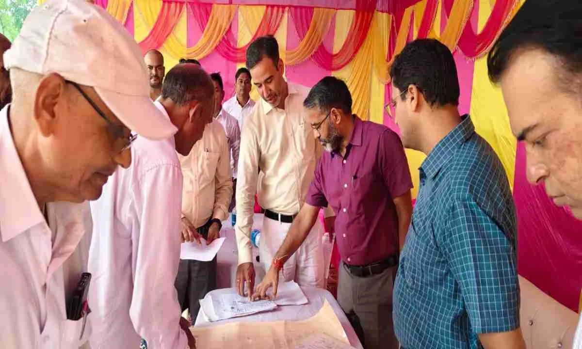 Giridih News: लैंड सीलिंग मामले में उपायुक्त ने किया कैंप कोर्ट का आयोजन