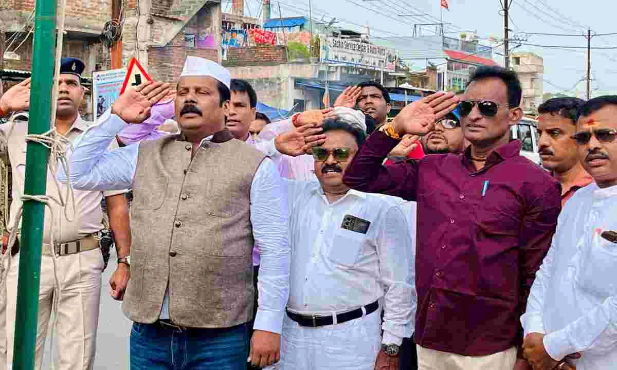 Hazaribagh News: विधायक प्रदीप प्रसाद ने 79वें स्वतंत्रता दिवस पर किया ध्वजारोहण, वीर शहीदों को नमन