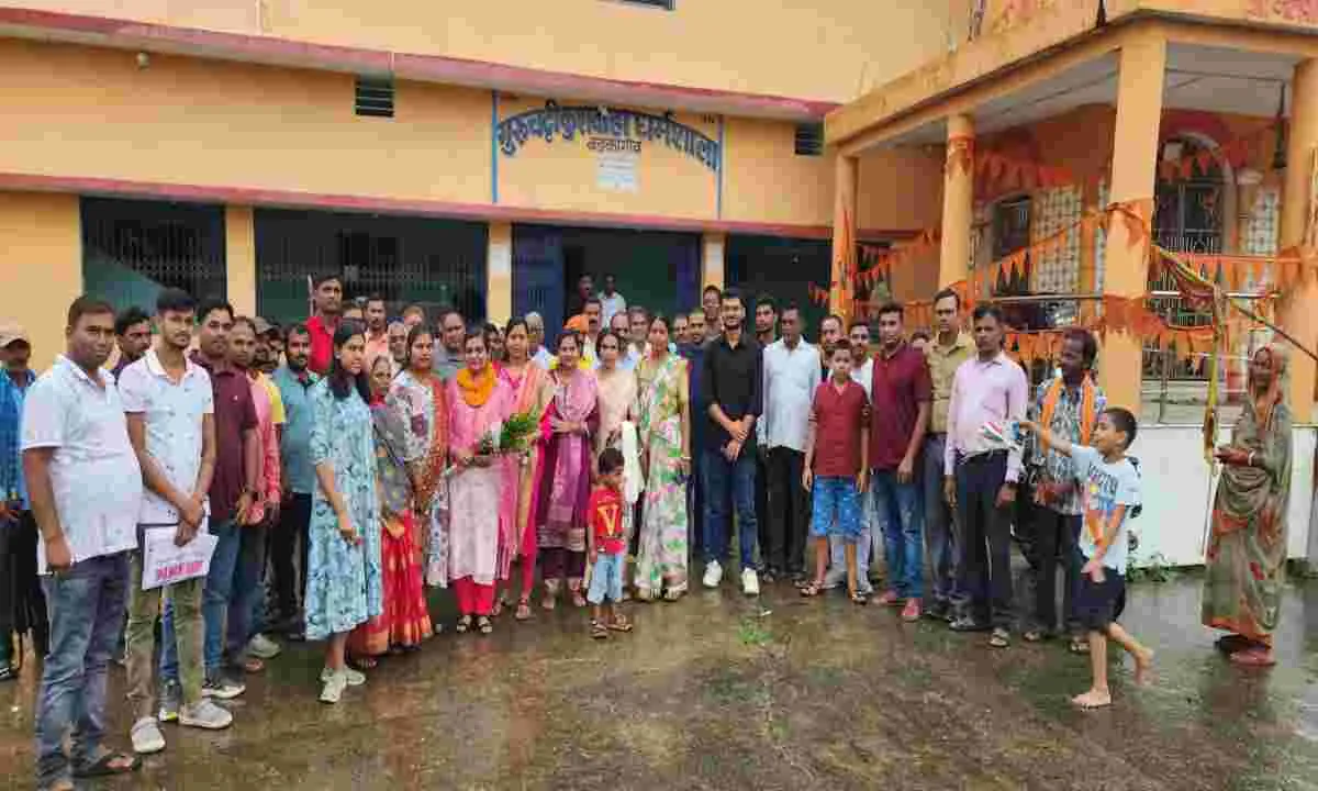 Hazaribagh News: भूतपूर्व प्रमुख गुरुदयाल महतो की नतनी बीडीओ आस्था रानी का ननिहाल में स्वागत