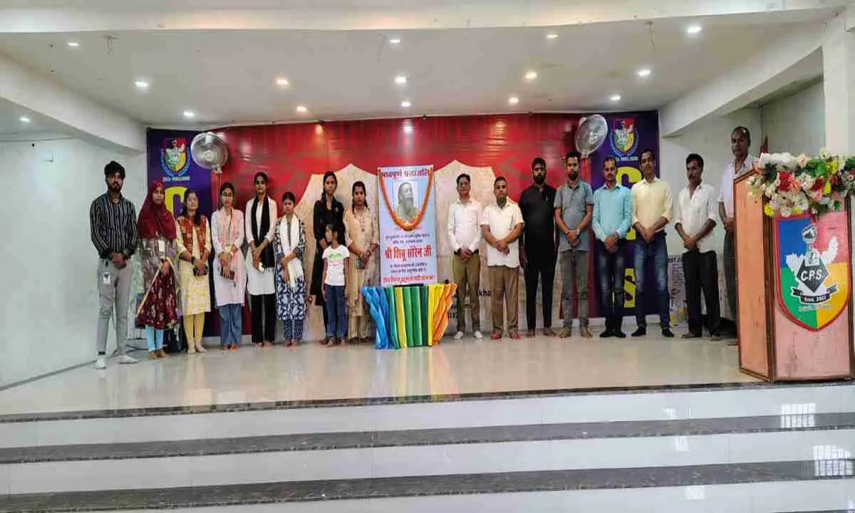 Koderma News: झारखंडियत के प्रतीक दिशोम गुरु शिबू सोरेन को PASWA ने दी श्रद्धांजलि