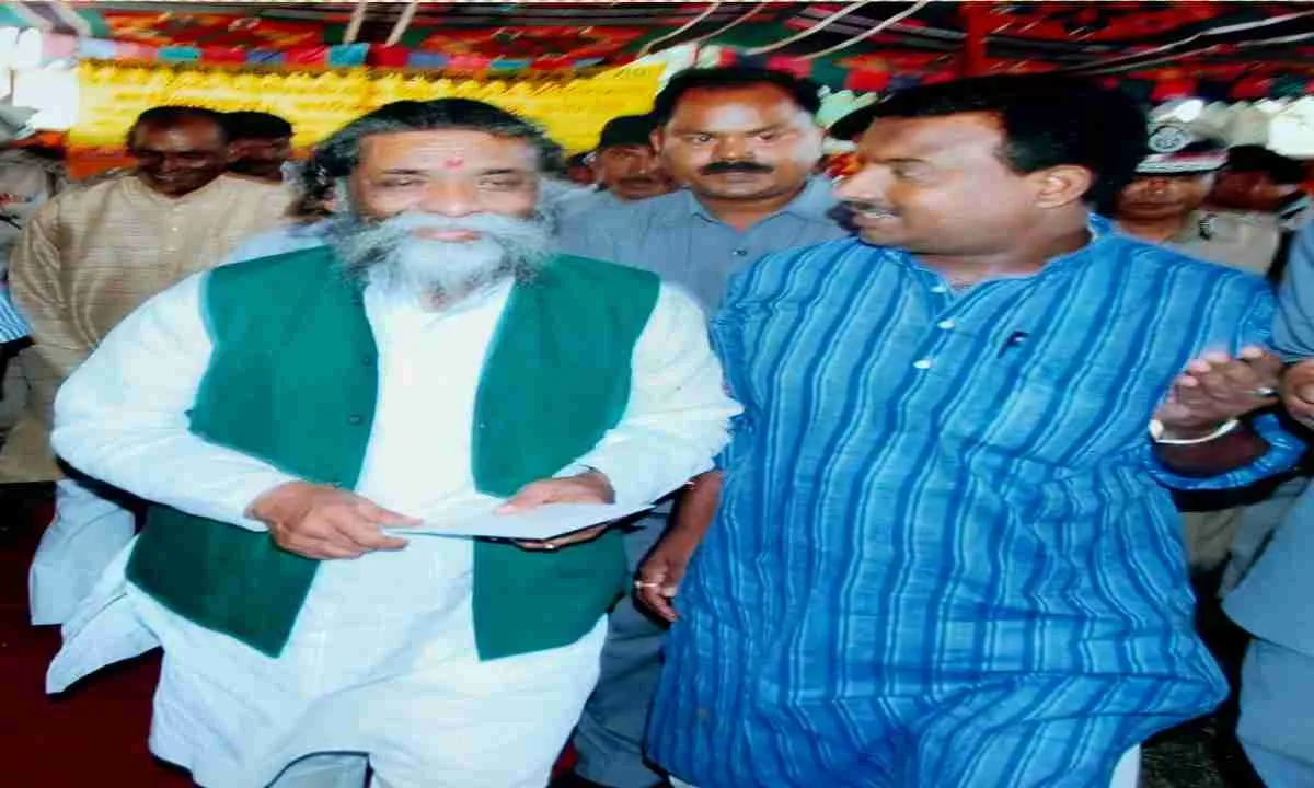 शिबू सोरेन को 'भारत रत्न' देने की मांग: कैलाश यादव ने बताया वे 'आदिवासी समाज के अजेय योद्धा'