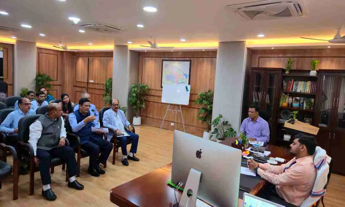 Dhanbad News: उपायुक्त ने बेलगड़िया के विकास के लिए बीसीसीएल के साथ की बैठक
