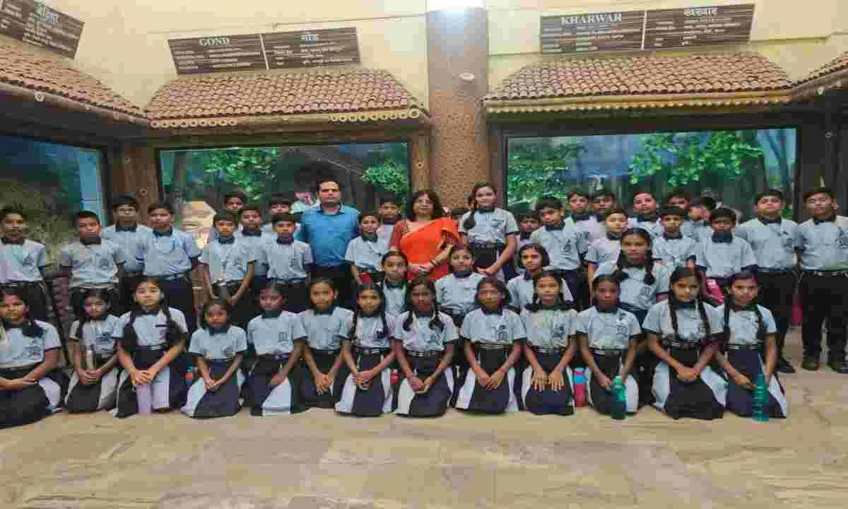 Ranchi News: कैम्ब्रियन पब्लिक स्कूल के विद्यार्थियों ने जनजातीय संग्रहालय का किया शैक्षणिक भ्रमण