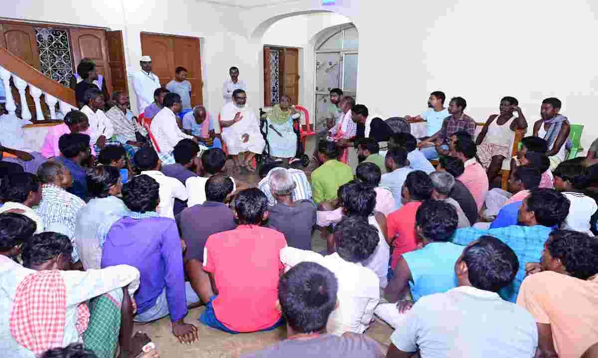 नेमरा में हेमन्त सोरेन ने ग्रामीणों संग की 'तीन नहान, दस कर्म और श्राद्ध कर्म' पर परंपरागत चर्चा