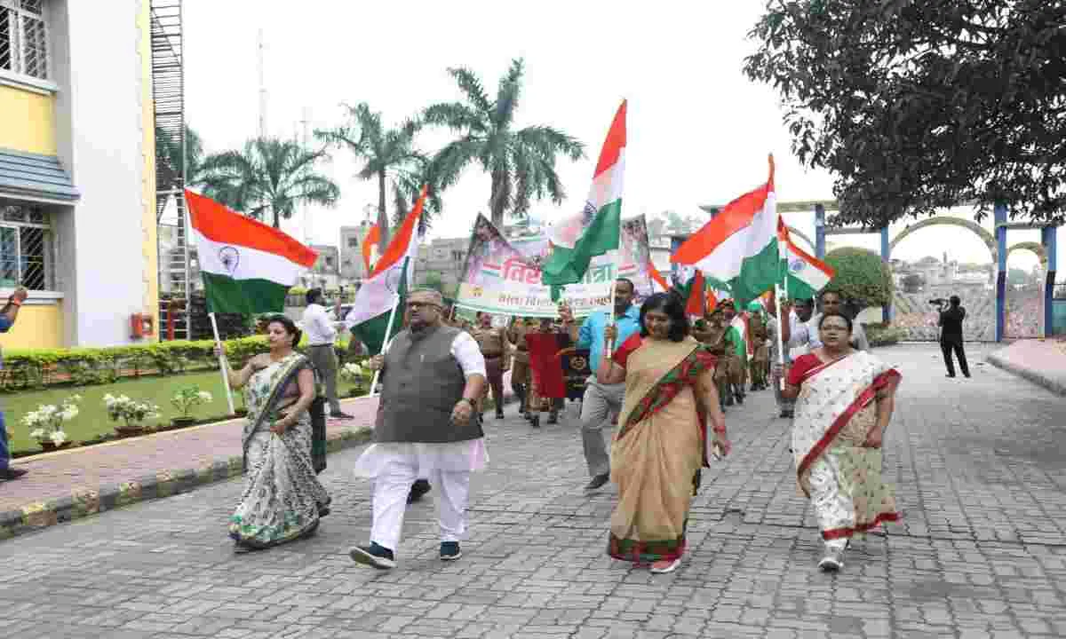 Ranchi News: सरला बिरला पब्लिक स्कूल के छात्रों द्वारा तिरंगा यात्रा का आयोजन 