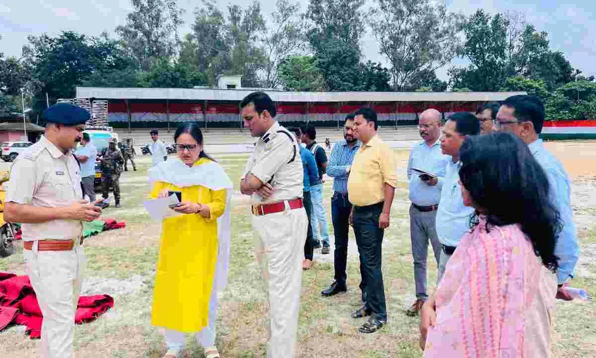 Simdega News: डीसी-एसपी ने स्वतंत्रता दिवस तैयारियों का किया निरीक्षण, दिए आवश्यक निर्देश 