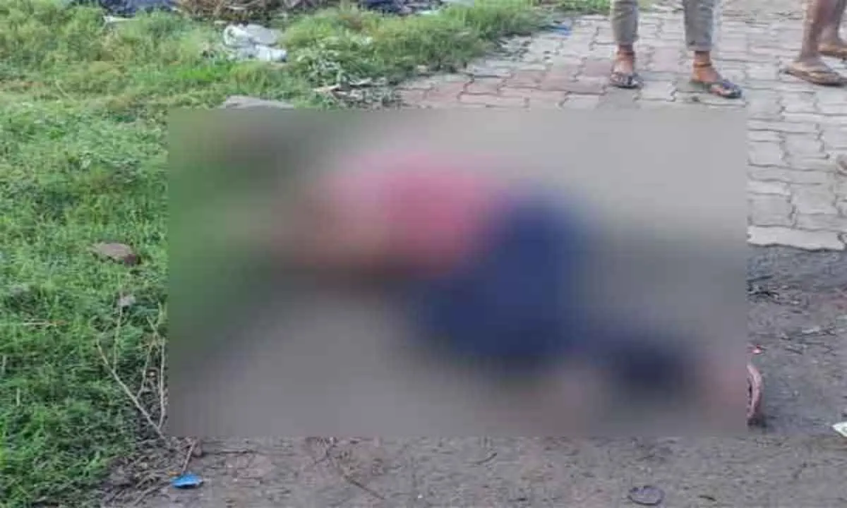 मुर्गा दुकान के पीछे मिला सब इंस्पेक्टर का शव, इलाके में सनसनी