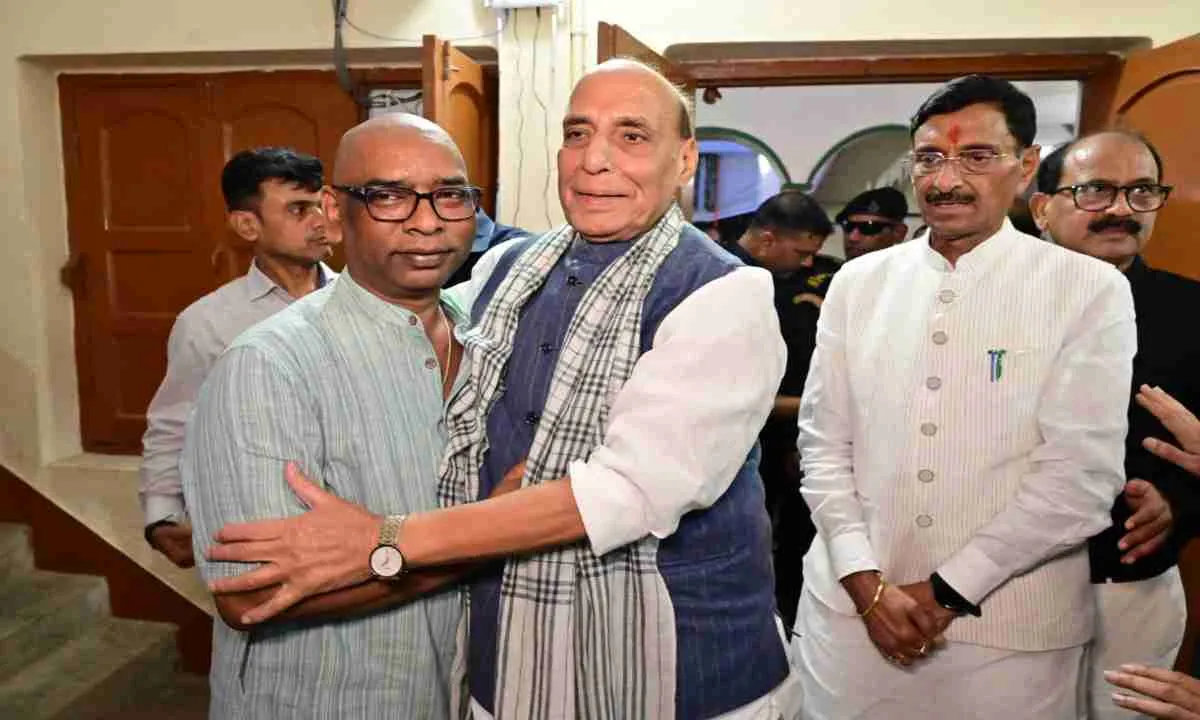 गुरुजी की सरलता और व्यक्तित्व ने मुझे प्रभावित किया: राजनाथ सिंह