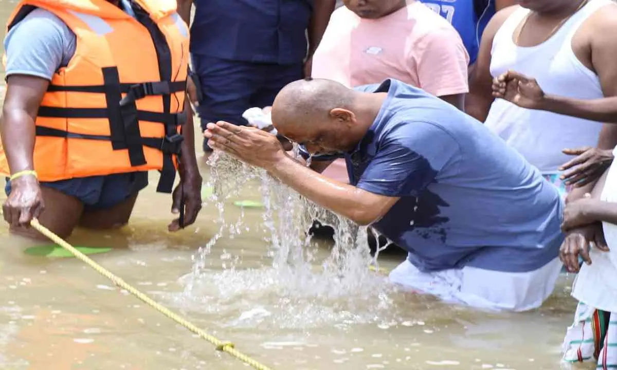 पिता के श्राद्ध कर्म के बाद आज रांची लौटेंगे सीएम हेमंत सोरेन, जा सकते हैं घाटशिला