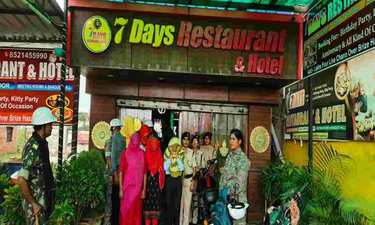 Hazaribagh News: होटल कारोबार की आड़ में देह व्यापार का खुलासा, कई होटलों में छापेमारी