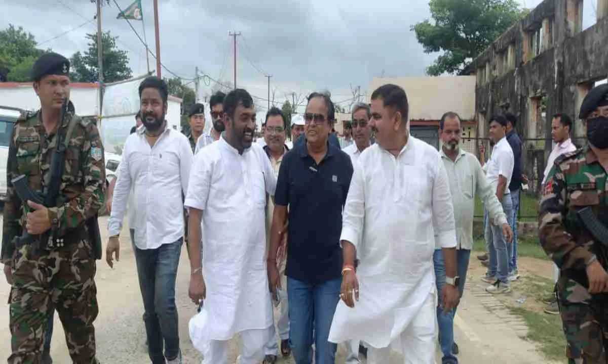 Hazaribagh News: पूर्व सदर प्रत्याशी मुन्ना सिंह ने बिहार के नवादा में राहुल गांधी की वोट अधिकार यात्रा में हुए शामिल 