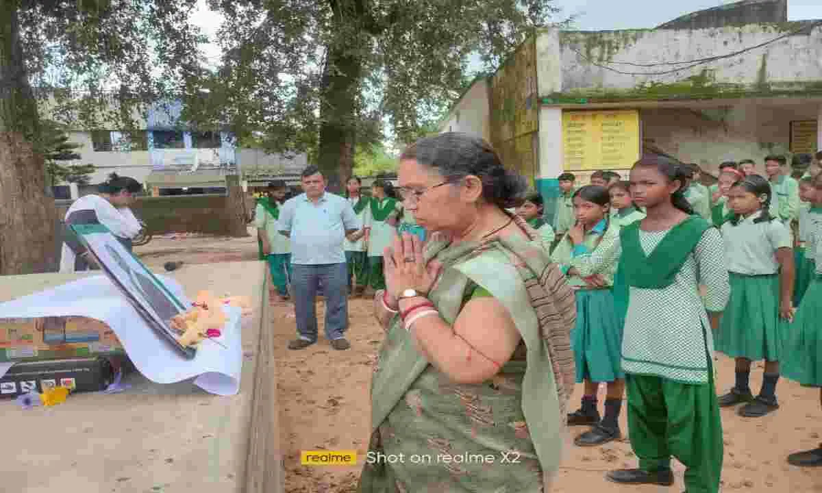 मंत्री रामदास सोरेन के निधन पर रांची के विद्यालयों में शोकसभा का आयोजन 