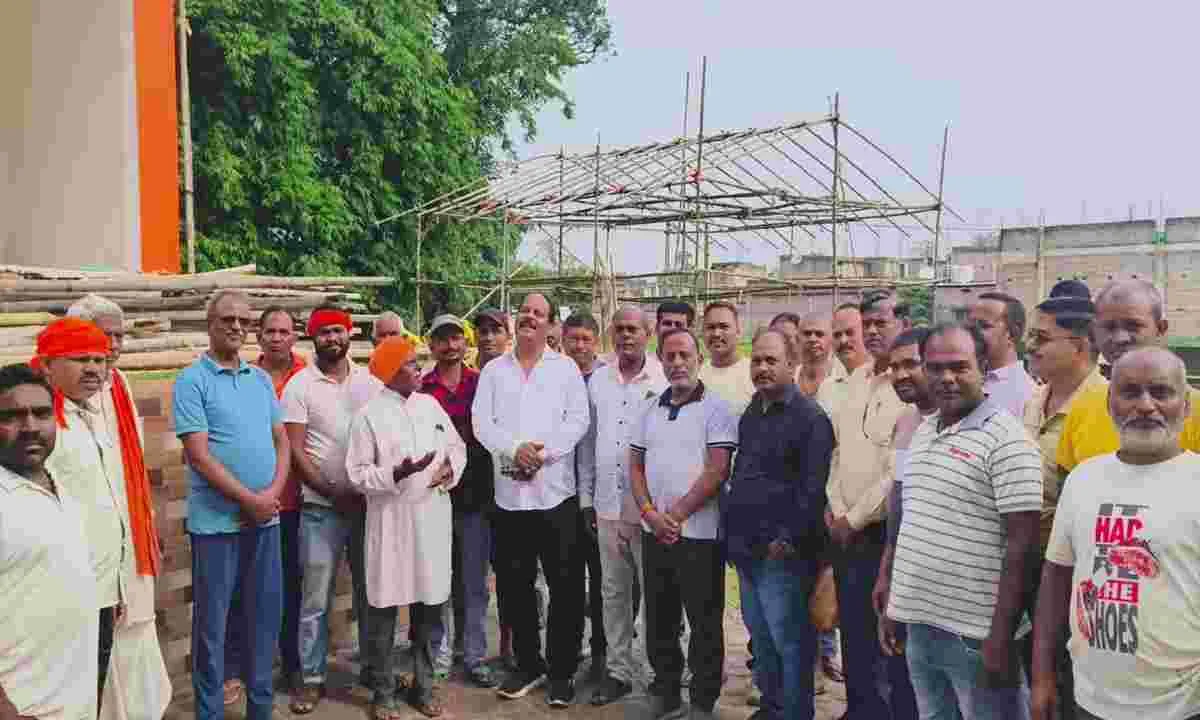 Hazaribagh News: सखिया में विधायक प्रदीप प्रसाद ने ग्रामीणों से की मुलाक़ात, अनेकों समस्याओं का किया समाधान