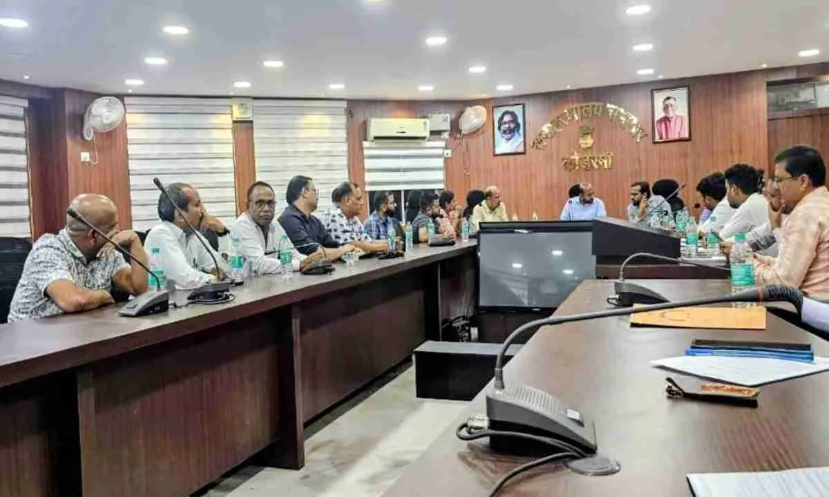 Koderma News: उपायुक्त की अध्यक्षता में अस्पताल प्रबंधन की हुई बैठक