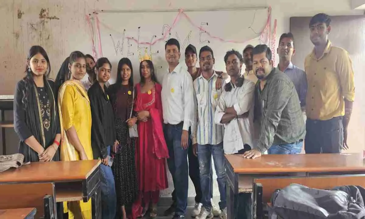 Hazaribagh News: मार्खम कॉलेज के पत्रकारिता एवं जनसंचार विभाग में नवनामांकित विद्यार्थियों का हुआ शानदार स्वागत