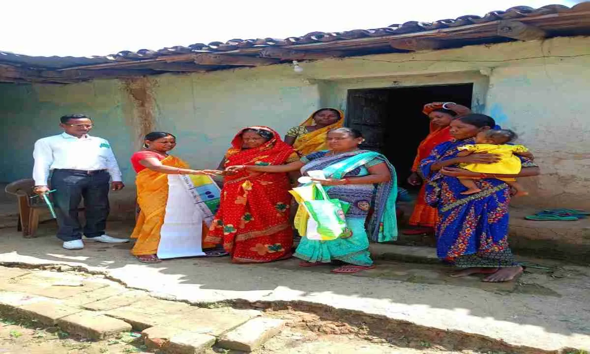 लातेहार में फ़ाइलेरिया उन्मूलन अभियान: घर-घर जाकर दी जा रही मुफ्त दवाएं