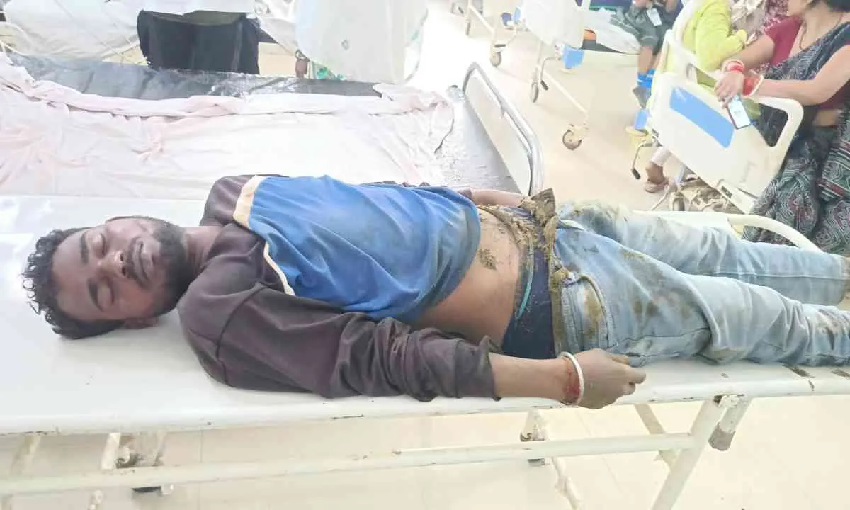 Koderma News: करंट की चपेट में आने से एक युवक की मौत