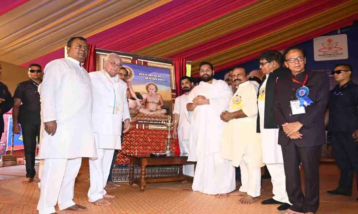 Koderma News: सम्मेद शिखर जी स्थित गुणायतन में विश्व-मैत्री महोत्सव सम्पन्न, राज्यपाल सहित कई गणमान्य अतिथि हुए शामिल