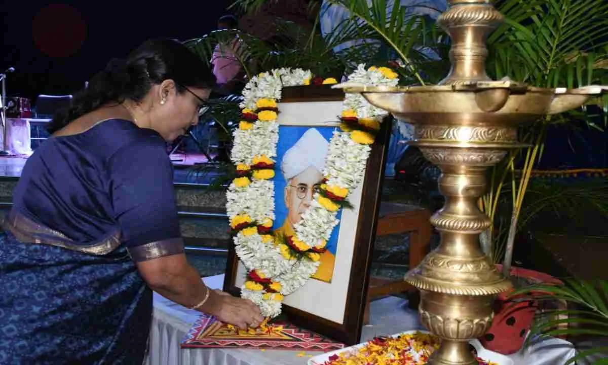 Ranchi News: डीपीएस ने हर्षोल्लास और भव्यता के साथ मनाया शिक्षक दिवस