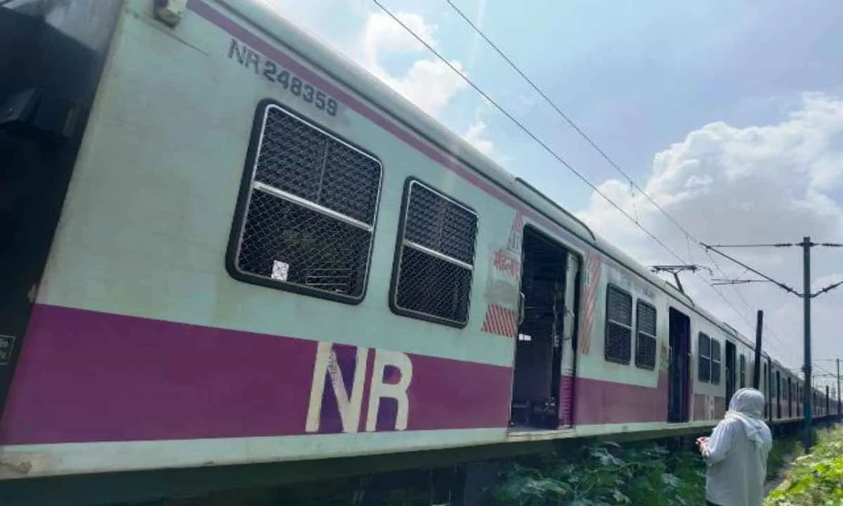 नई दिल्ली–पानीपत ईएमयू में अब तीन लेडीज़ कोच मध्य में, महिला यात्रियों  की सुविधा और सुरक्षा पर जोर